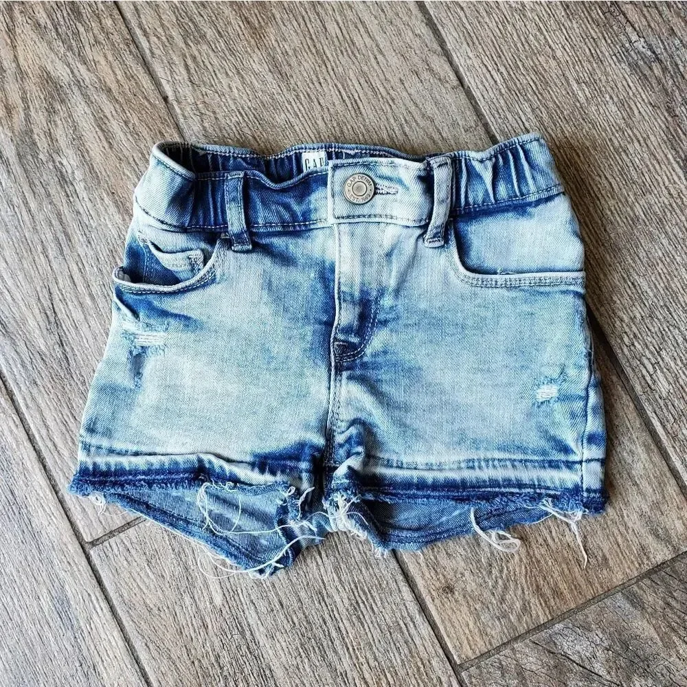 GAP Shortie distressed light wash denim jean shorts Size 4